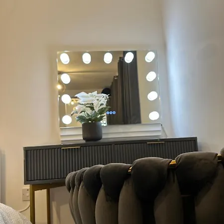 Stylish * Leeds (West Yorkshire)