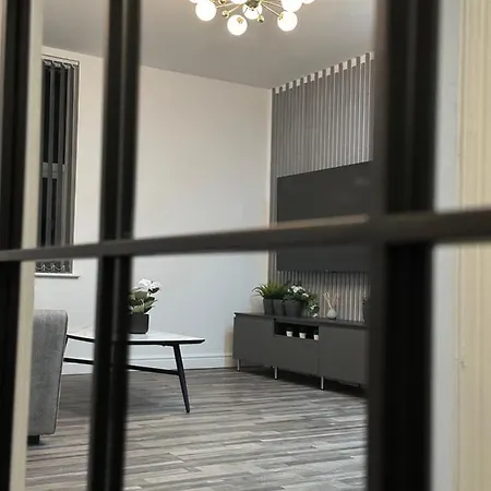 Stylish * Leeds (West Yorkshire)