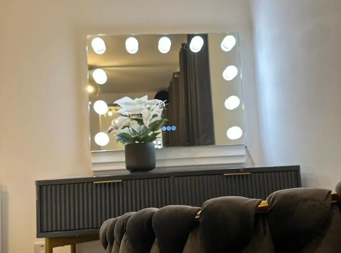 Stylish * Leeds (West Yorkshire)